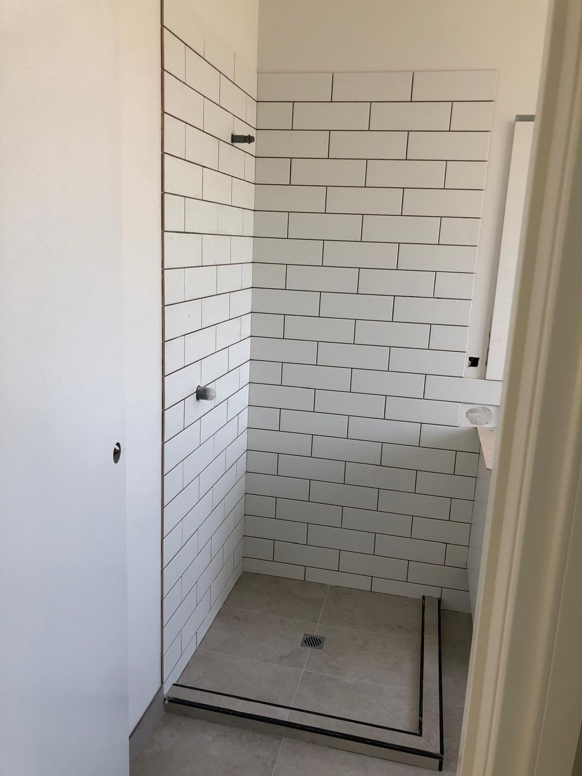Modern bathroom shower with subway tile — Clyde North