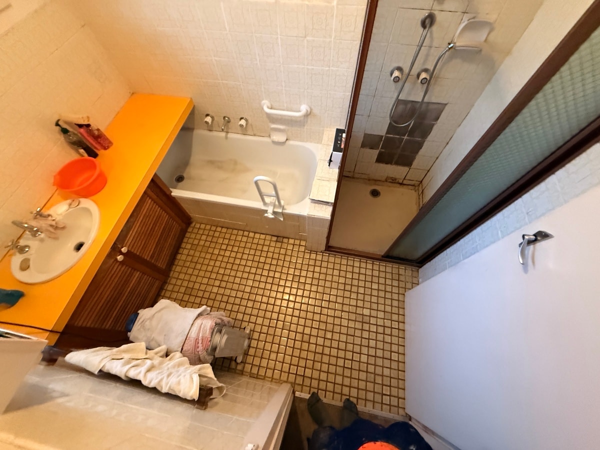 Bathroom before renovation — Glen Waverley